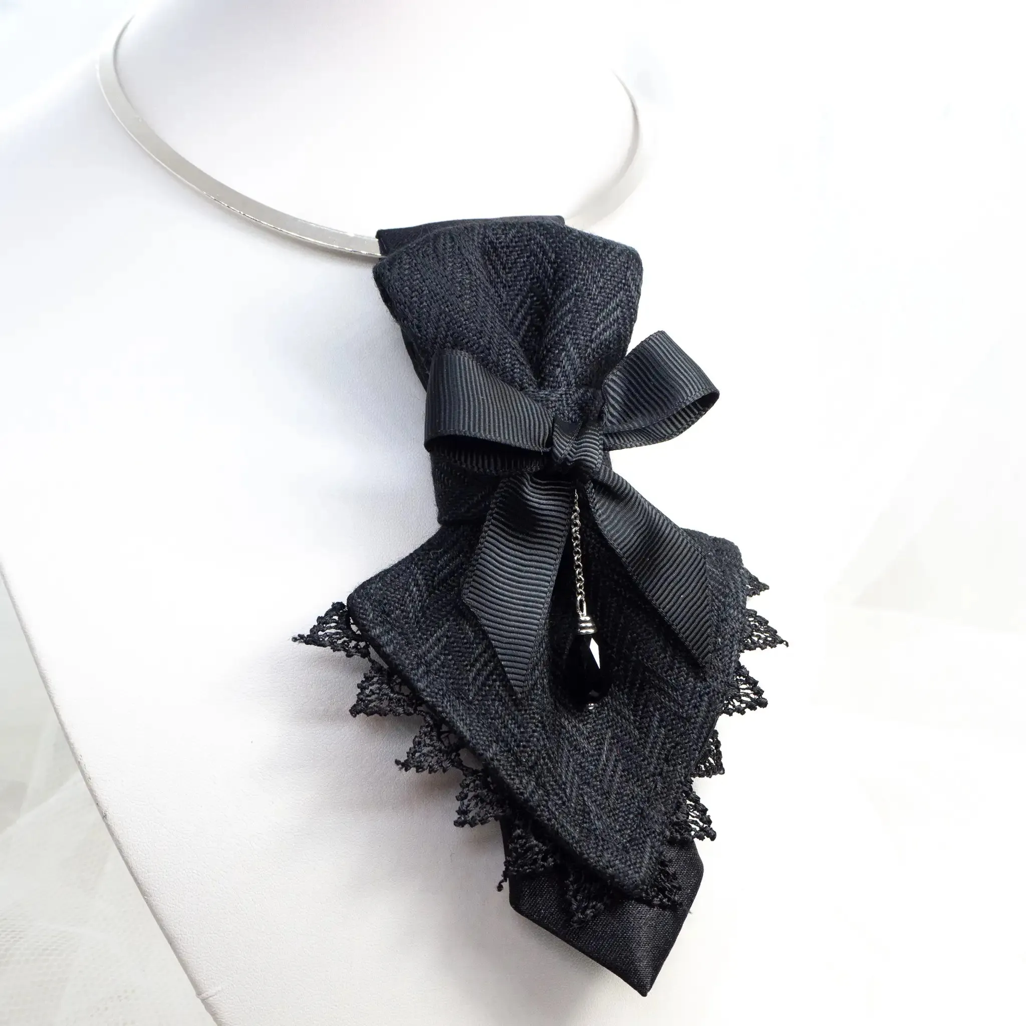 NECKTIE FOR WOMEN "SWALLOW"